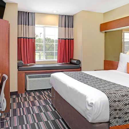 Microtel Inn & Suites By Wyndham Bushnell Ngoại thất bức ảnh