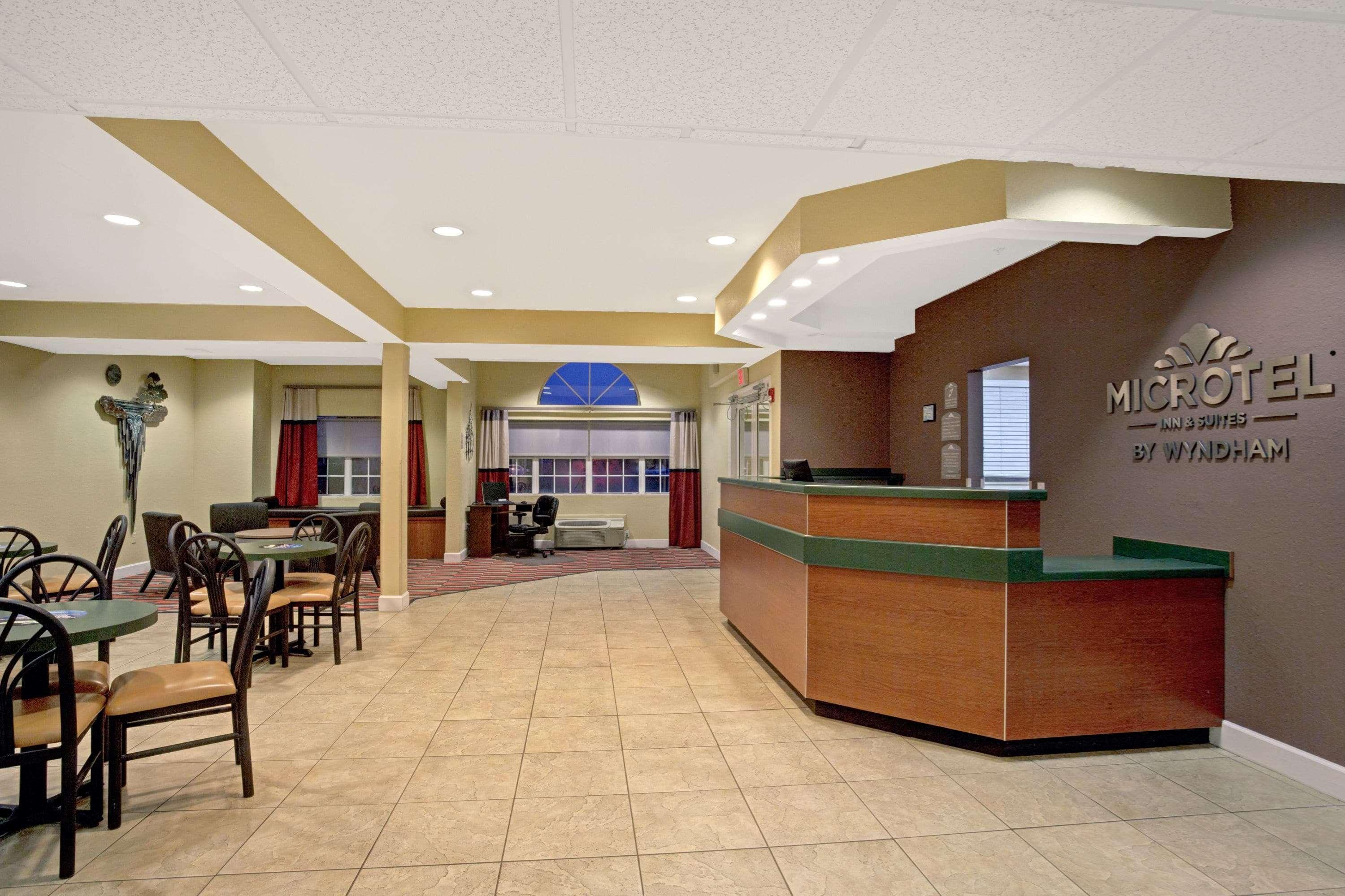 Microtel Inn & Suites By Wyndham Bushnell Ngoại thất bức ảnh