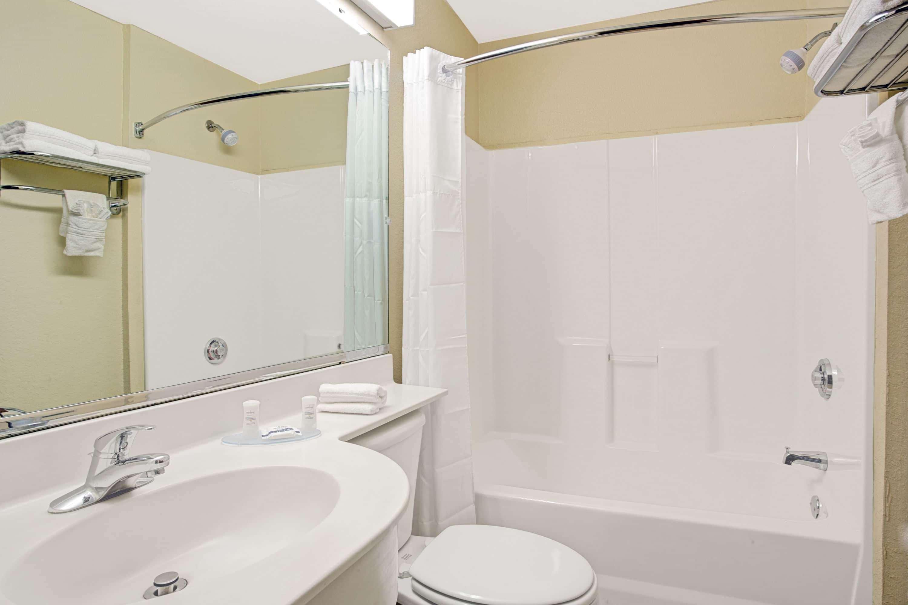 Microtel Inn & Suites By Wyndham Bushnell Ngoại thất bức ảnh