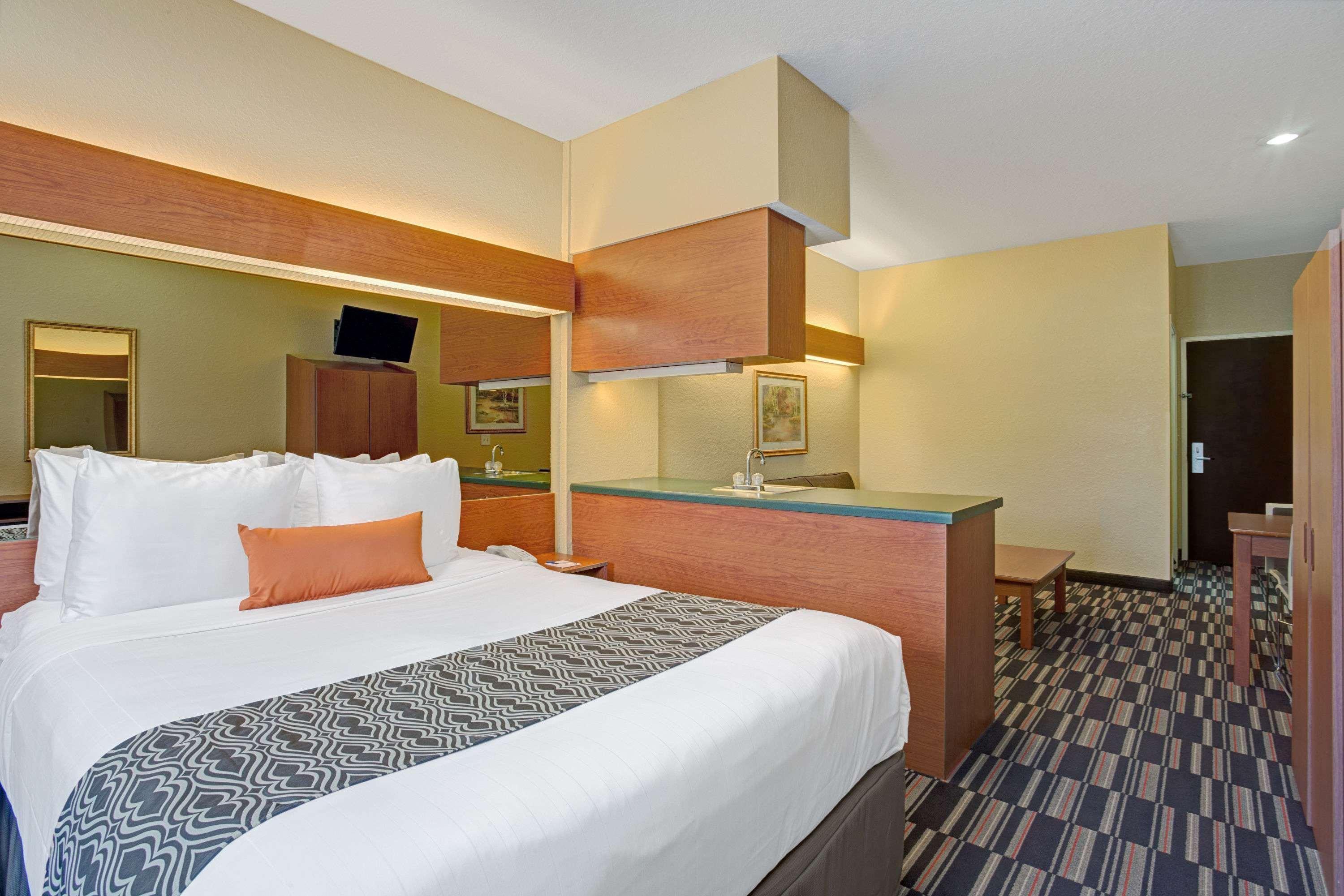 Microtel Inn & Suites By Wyndham Bushnell Ngoại thất bức ảnh