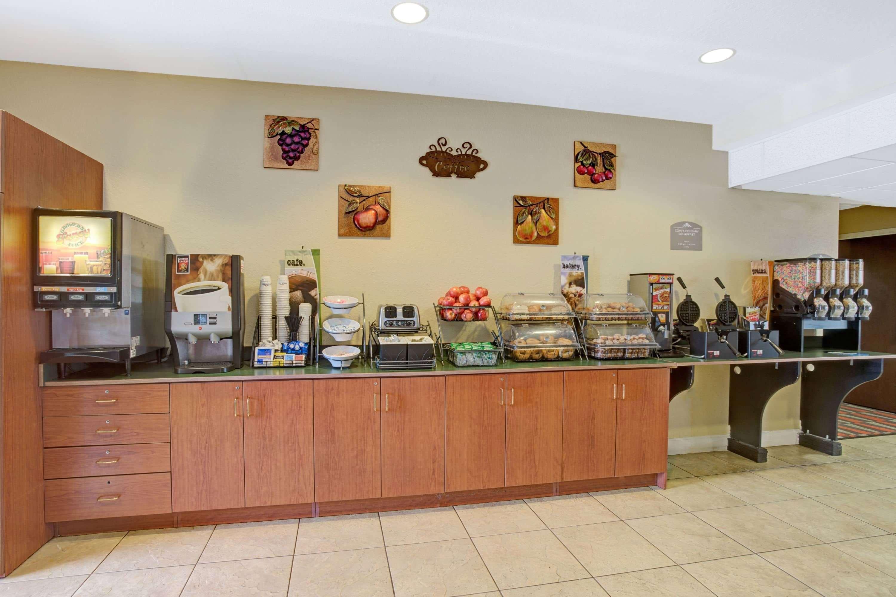 Microtel Inn & Suites By Wyndham Bushnell Ngoại thất bức ảnh