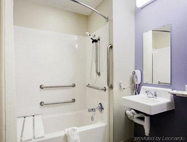 Microtel Inn & Suites By Wyndham Bushnell Phòng bức ảnh
